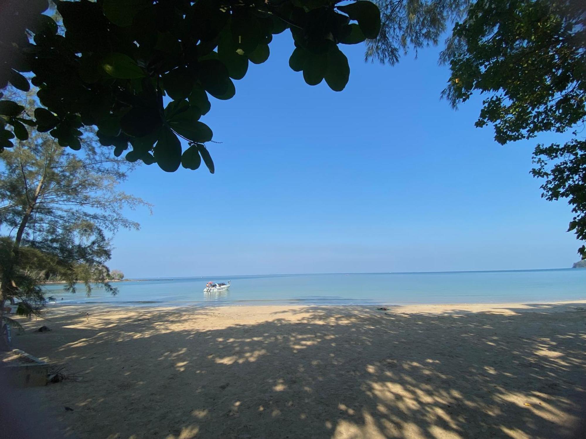 Coconut Lanta Resort @Klong Dow Beach Krabi town Kültér fotó